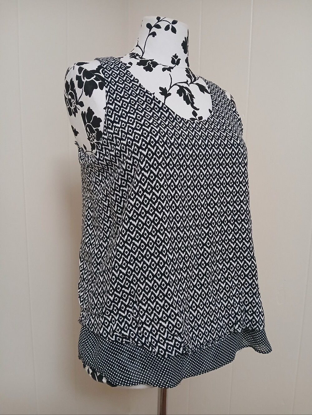 CYNTHIA ROWLEY Sleeveless Top - Picture 2 of 7